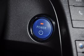 2012款一汽丰田普锐斯1.8L豪华先进版