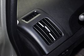 2012款一汽丰田普锐斯1.8L豪华先进版