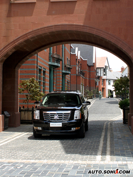 08款凯雷德外观