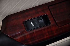 2011款丰田皇冠2.5L