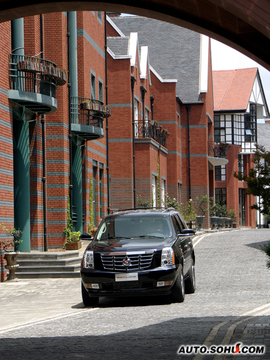 08款凯雷德外观