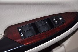 2011款丰田皇冠2.5L