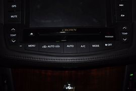 2011款丰田皇冠2.5L