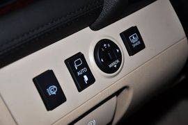 2011款丰田皇冠2.5L