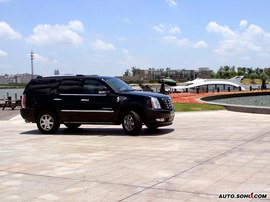 08款凯雷德外观