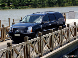 08款凯雷德外观