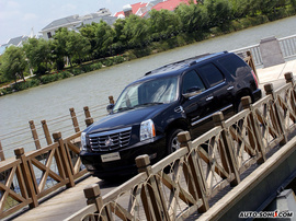 08款凯雷德外观