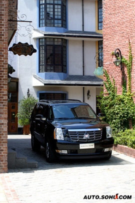 08款凯雷德动态