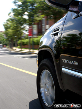 08款凯雷德外观