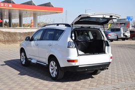 2012款三菱欧蓝德劲界3.0L豪华导航版