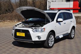 2012款三菱欧蓝德劲界3.0L豪华导航版