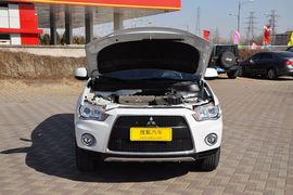 2012款三菱欧蓝德劲界3.0L豪华导航版