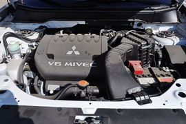 2012款三菱欧蓝德劲界3.0L豪华导航版