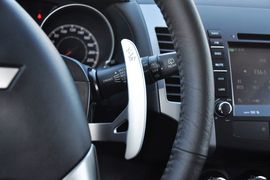 2012款三菱欧蓝德劲界3.0L豪华导航版