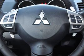 2012款三菱欧蓝德劲界3.0L豪华导航版