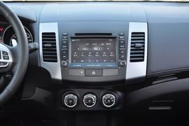 2012款三菱欧蓝德劲界3.0L豪华导航版