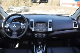 2012款三菱欧蓝德劲界3.0L豪华导航版