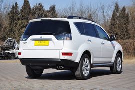 2012款三菱欧蓝德劲界3.0L豪华导航版