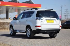 2012款三菱欧蓝德劲界3.0L豪华导航版