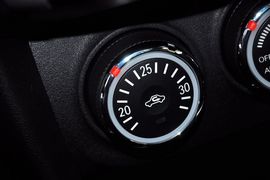 2012款三菱劲炫2.0L两驱导航炫逸版