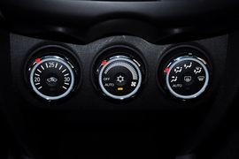 2012款三菱劲炫2.0L两驱导航炫逸版