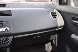 2011款长安铃木雨燕1.5L手动标准型