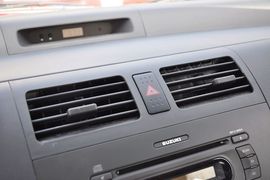 2011款长安铃木雨燕1.5L手动标准型