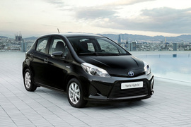 2013款丰田雅力士Hybrid