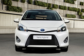 2013款丰田雅力士Hybrid