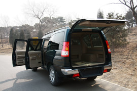 2010款郑州日产锐骐多功能商用车试驾