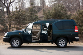 2010款郑州日产锐骐多功能商用车试驾