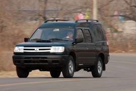 2010款郑州日产锐骐多功能商用车试驾