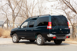 2010款郑州日产锐骐多功能商用车试驾