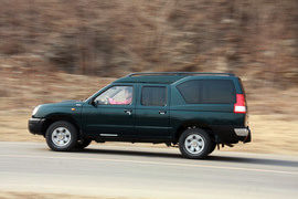 2010款郑州日产锐骐多功能商用车试驾