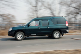 2010款郑州日产锐骐多功能商用车试驾