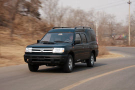 2010款郑州日产锐骐多功能商用车试驾