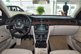 2012款斯柯达昊锐1.8TSI手动优雅版到店实拍