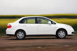 2012款启辰D50试驾