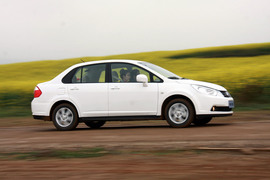 2012款启辰D50试驾