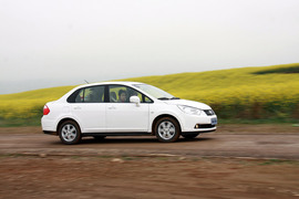 2012款启辰D50试驾