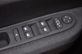 2010款标致307三厢1.6L手自一体舒适版到店实拍