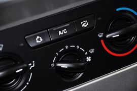 2010款标致307三厢1.6L手自一体舒适版到店实拍