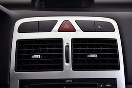 2010款标致307三厢1.6L手自一体舒适版到店实拍