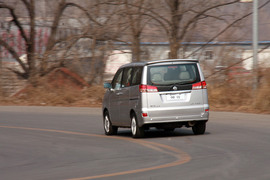 2012款郑州日产帅客2.0AT试驾