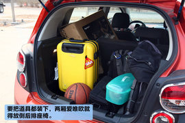 选两厢还是三厢？爱唯欧空间实用性对比