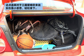 选两厢还是三厢？爱唯欧空间实用性对比