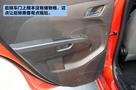 选两厢还是三厢？爱唯欧空间实用性对比