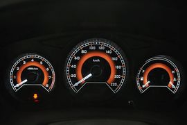2012款东南菱悦1.5L手动豪华版