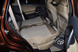 2012款丰田RAV4