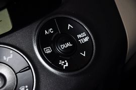 2012款丰田RAV4
